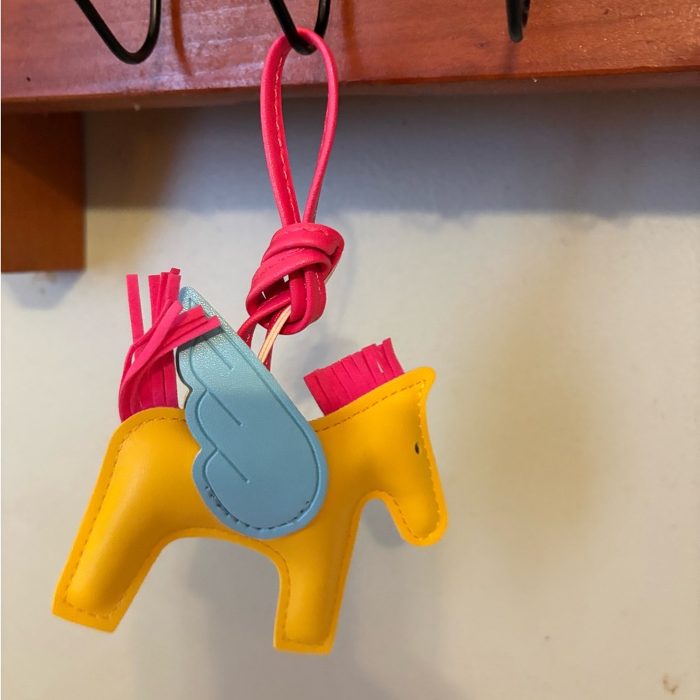2/12♥️Yellow Horse-Shaped Bag Charm with Blue Wing